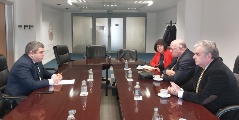 Азески на средба со Маричиќ: Бизнисот бара департизација на институциите за олеснување на преговарачкиот процес со ЕУ