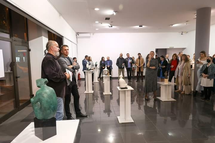 Вкупно 16 скулптури изложени во КИЦ на самостојната изложба „Емоции“ на Никола Смилков